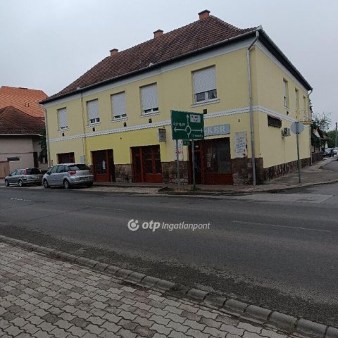 Eladó üzlethelyiség, Jászárokszálláson 58.5 M Ft, 1 szobás