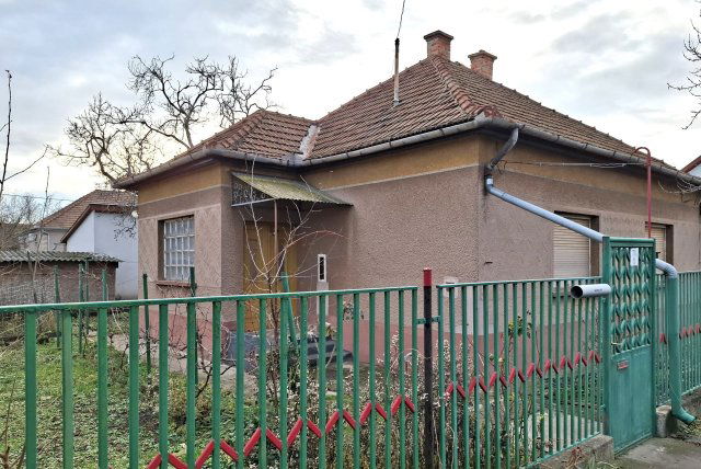 Eladó családi ház, Szolnokon 25.9 M Ft, 3 szobás