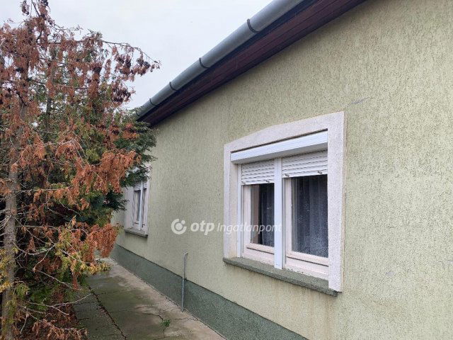 Eladó családi ház, Fegyverneken 20.9 M Ft, 3 szobás