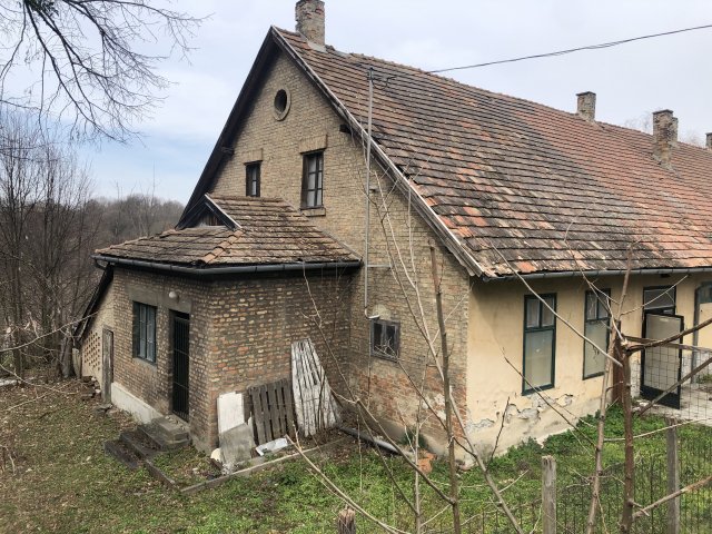 Eladó családi ház, Ajkán 26.8 M Ft, 4 szobás