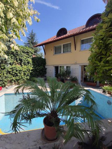 Kiadó családi ház, albérlet, Tatán 300 E Ft / hó, 4 szobás