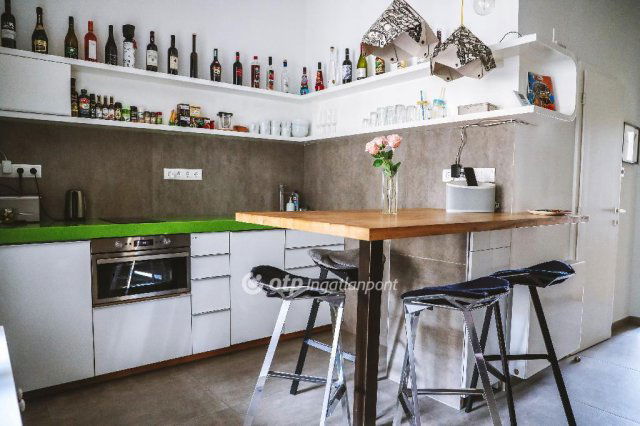 Eladó téglalakás, Budapesten, VI. kerületben 79.9 M Ft, 2 szobás