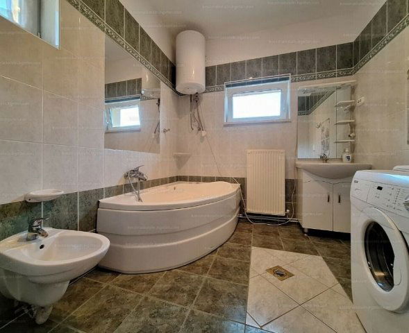 Eladó családi ház, Hévízen 139.75 M Ft, 5 szobás