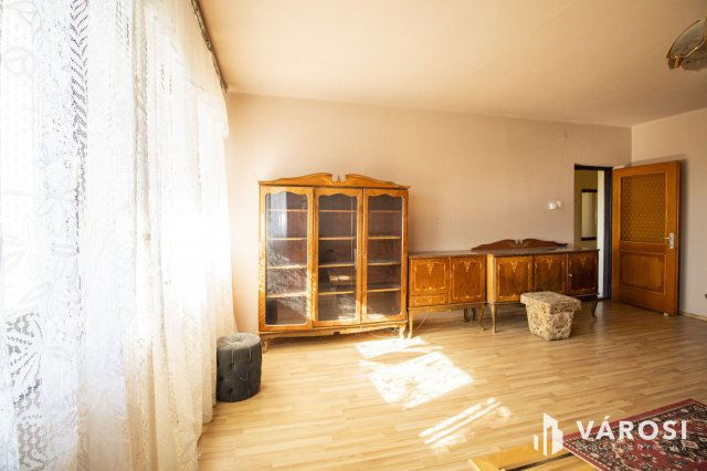 Eladó családi ház, Orosházán 47 M Ft, 10 szobás