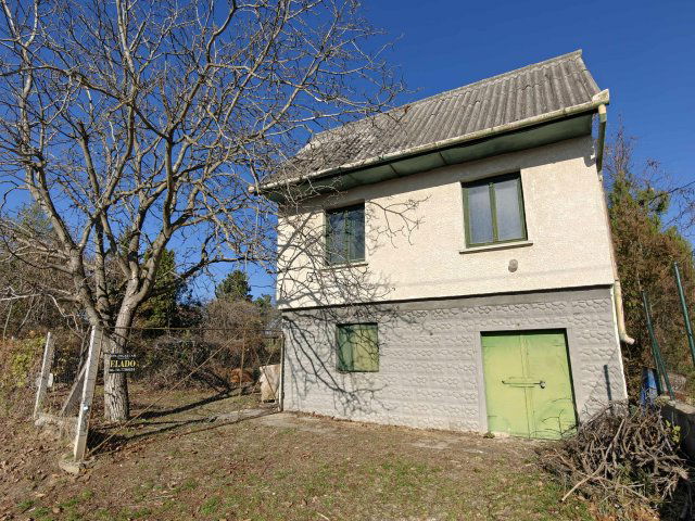 Eladó nyaraló, Esztergomban 18.99 M Ft, 2 szobás