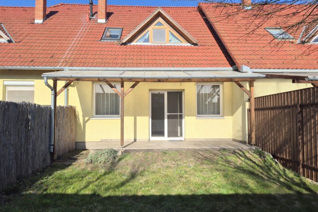 Eladó téglalakás, Gyömrőn, Bimbó utcában 99 M Ft, 4 szobás