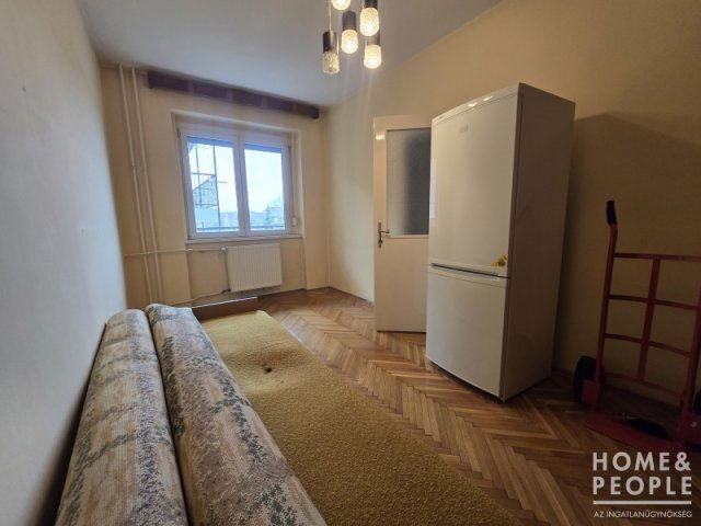 Eladó téglalakás, Szegeden 69.999 M Ft, 3+1 szobás