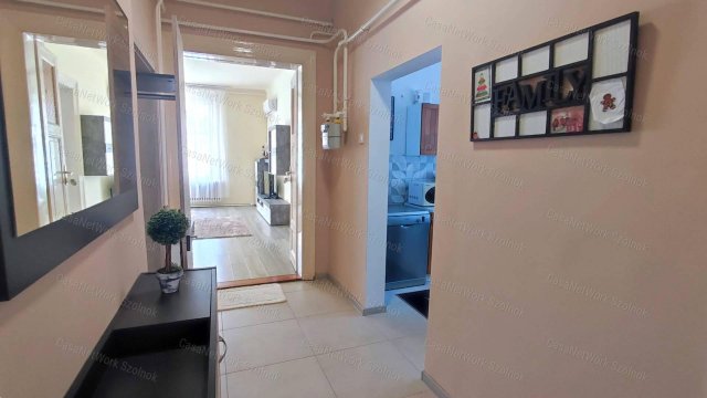 Eladó téglalakás, Szolnokon 45.5 M Ft, 3 szobás