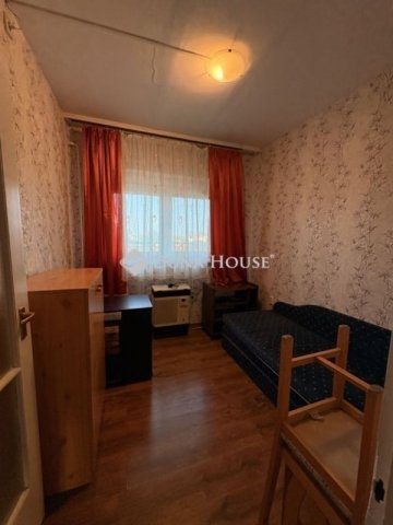 Eladó téglalakás, Orosházán 28 M Ft, 3 szobás