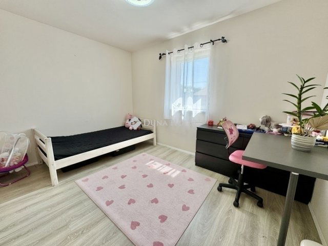 Eladó családi ház, Kókán 96.9 M Ft, 6 szobás