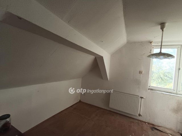 Eladó családi ház, Tiszaföldváron 13 M Ft, 3 szobás