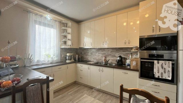 Eladó családi ház, Kecskeméten 99.5 M Ft, 3 szobás