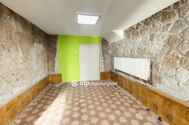 Eladó üzlethelyiség, Gyenesdiáson 84.9 M Ft