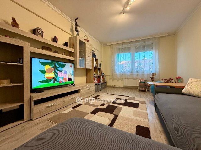 Eladó panellakás, Miskolcon 32.99 M Ft, 3 szobás