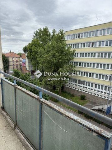 Eladó téglalakás, Pécsett 31.9 M Ft, 2 szobás