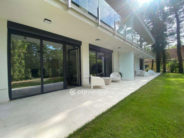 Eladó téglalakás, Balatonfenyvesen 139 M Ft, 3 szobás