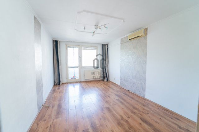 Eladó panellakás, Debrecenben 44.99 M Ft, 2 szobás