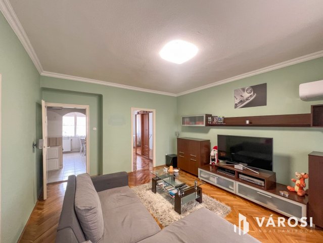 Eladó téglalakás, Békéscsabán 27.9 M Ft, 3 szobás