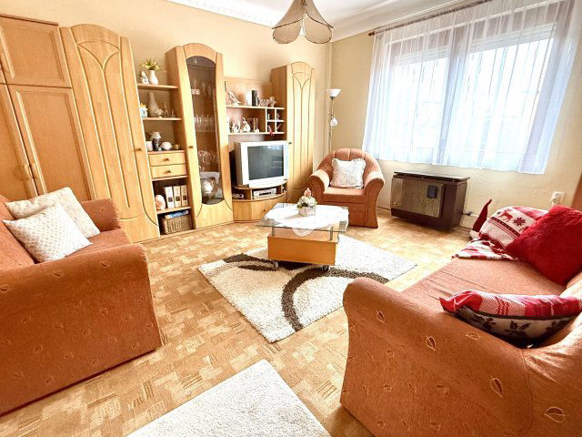 Eladó ikerház, Kiskunhalason 44.9 M Ft, 3 szobás