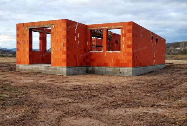 Eladó családi ház, Csörögön 97.9 M Ft, 4 szobás