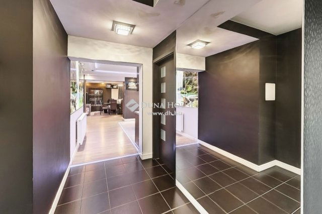 Eladó családi ház, Szigethalmon 259.9 M Ft, 7 szobás