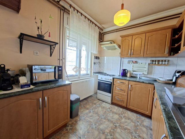 Eladó családi ház, Tápiószecsőn 74.9 M Ft, 6 szobás