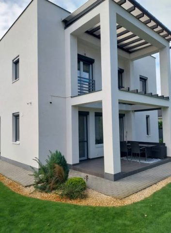 Eladó ikerház, Nyíregyházán 119.99 M Ft, 4 szobás