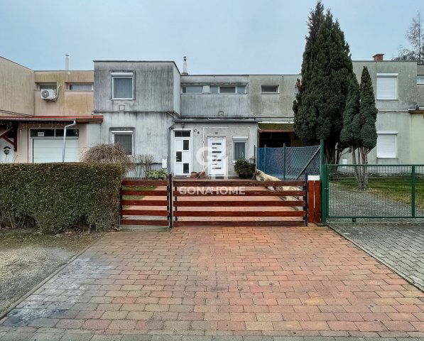 Eladó sorház, Balatonkenesén 71.9 M Ft, 6 szobás