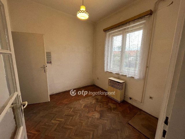 Eladó családi ház, Konyáron 18 M Ft, 2 szobás