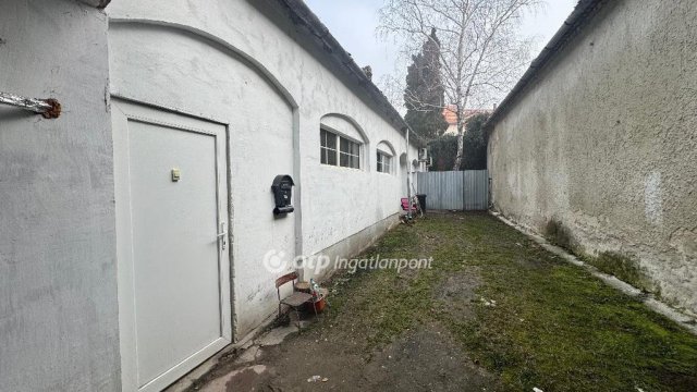 Eladó téglalakás, Pápán 19.9 M Ft, 2+1 szobás