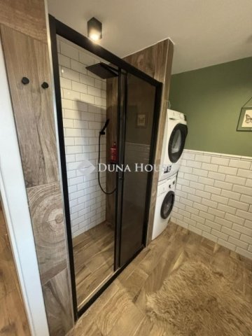 Eladó családi ház, Pécsett 124.9 M Ft, 3 szobás