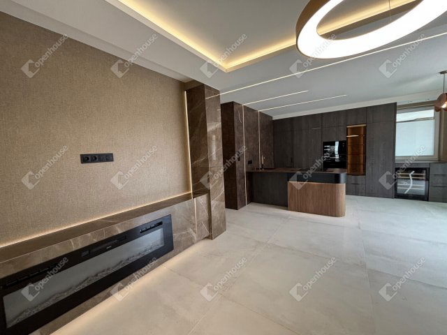 Eladó családi ház, Győrújfalun 275 M Ft, 6 szobás