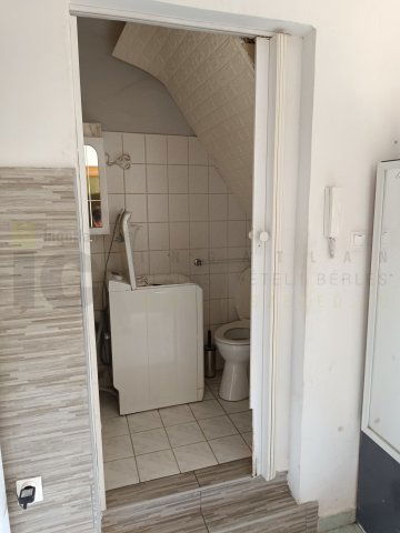 Eladó téglalakás, Szegeden 75 M Ft, 3+1 szobás