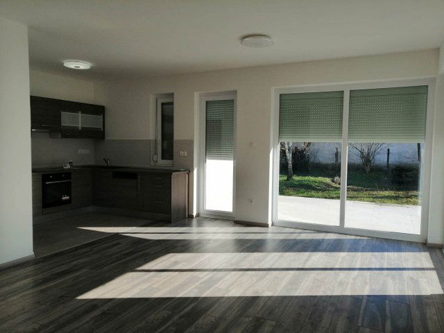 Kiadó családi ház, albérlet, Gödön 450 E Ft / hó, 4 szobás