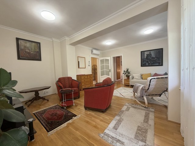 Kiadó téglalakás, albérlet, Szegeden 300 E Ft / hó, 3 szobás