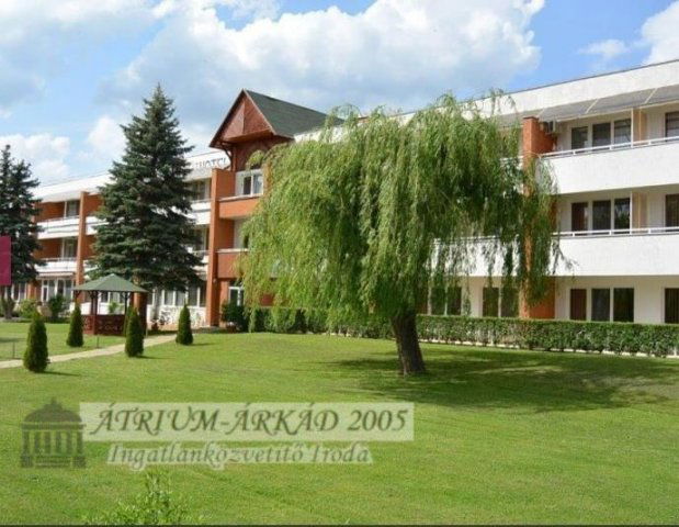 Eladó hotel, Zalakaroson 1450 M Ft, 46 szobás