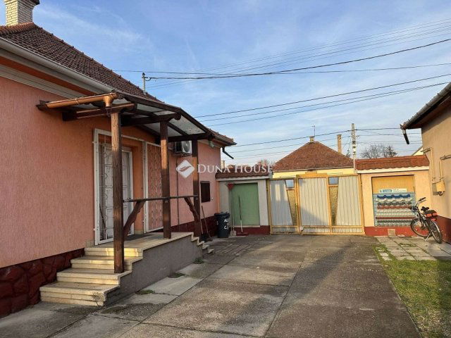 Eladó családi ház, Cegléden 65 M Ft, 3 szobás
