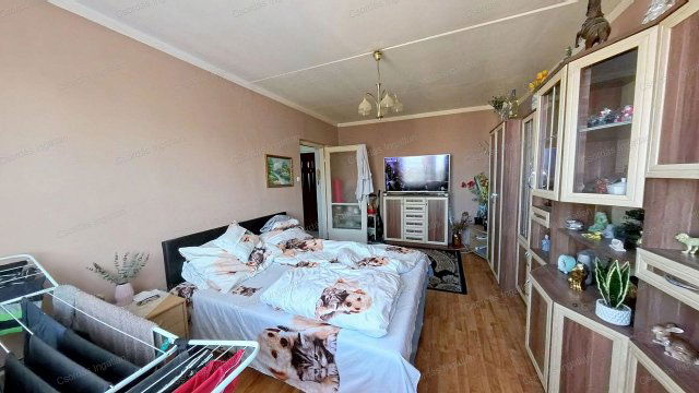 Eladó panellakás, Veszprémben, Stromfeld Aurél utcában 32 M Ft