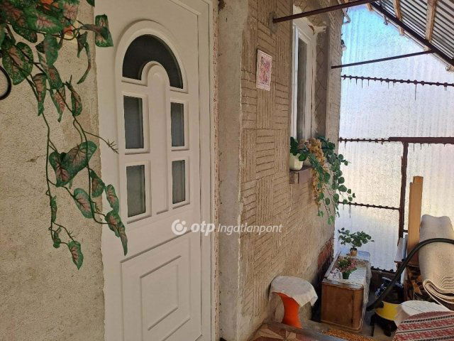 Eladó családi ház, Kiszomboron 42.45 M Ft, 2 szobás