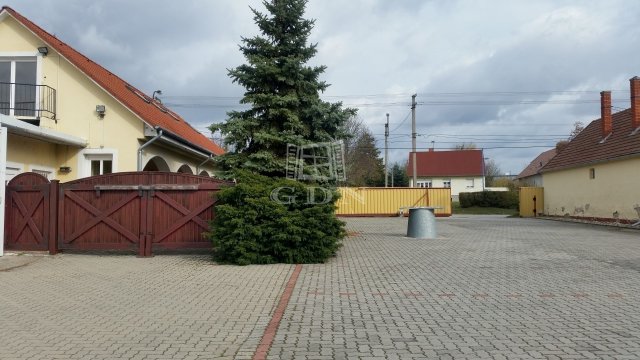 Kiadó téglalakás, albérlet, Székesfehérvárott 185 E Ft / hó