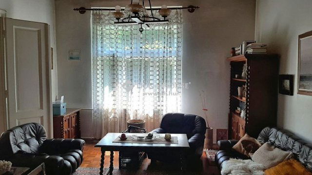 Eladó családi ház, Esztergomban 89.9 M Ft, 3 szobás