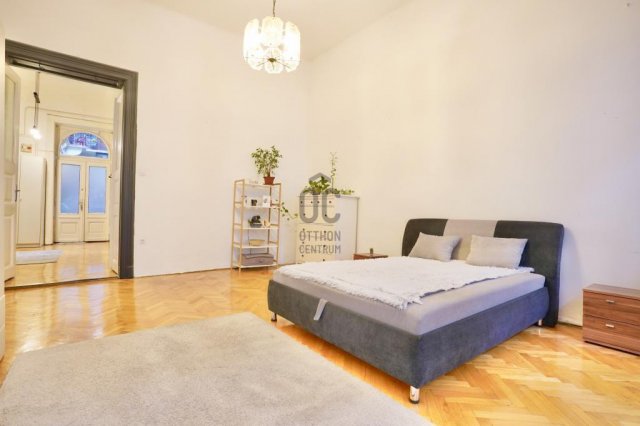 Eladó téglalakás, Budapesten, VI. kerületben 99.9 M Ft, 2 szobás