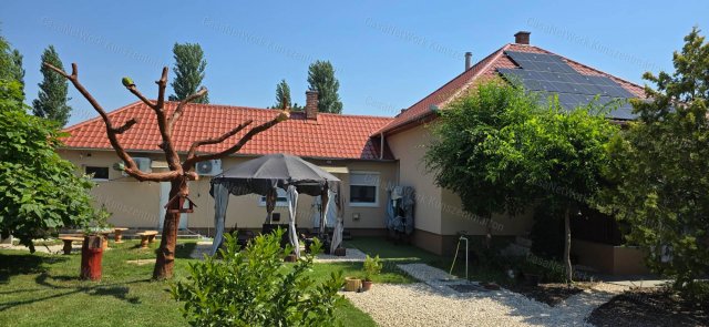 Eladó családi ház, Cserkeszőlőn 87 M Ft, 5 szobás