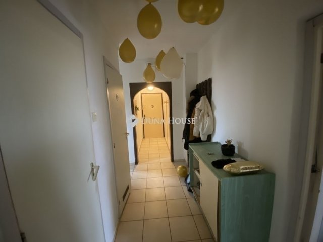 Eladó panellakás, Szegeden 49 M Ft, 3 szobás