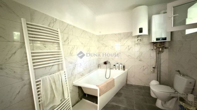 Eladó családi ház, Mendén 69.5 M Ft, 3 szobás