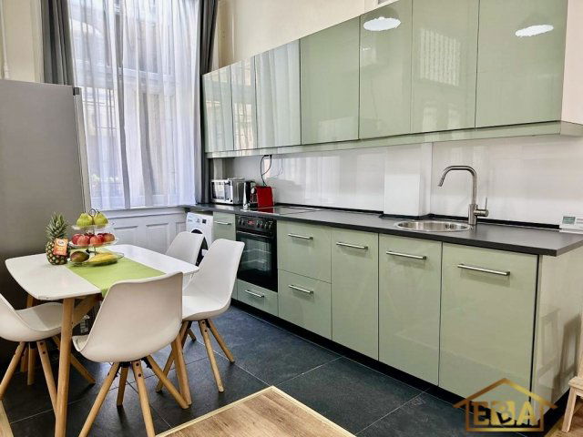 Kiadó téglalakás, albérlet, V. kerületben, Kossuth Lajos utcában