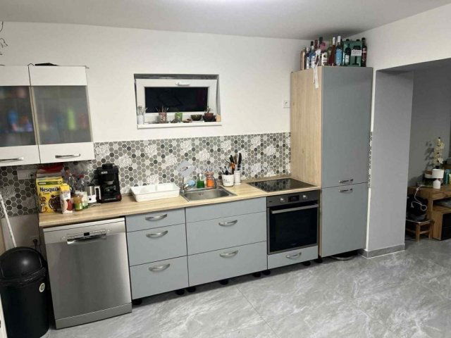 Eladó családi ház, Úrin 99.9 M Ft, 4 szobás