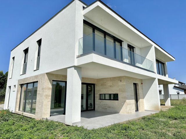 Eladó ikerház, Szegeden 199 M Ft, 4+1 szobás