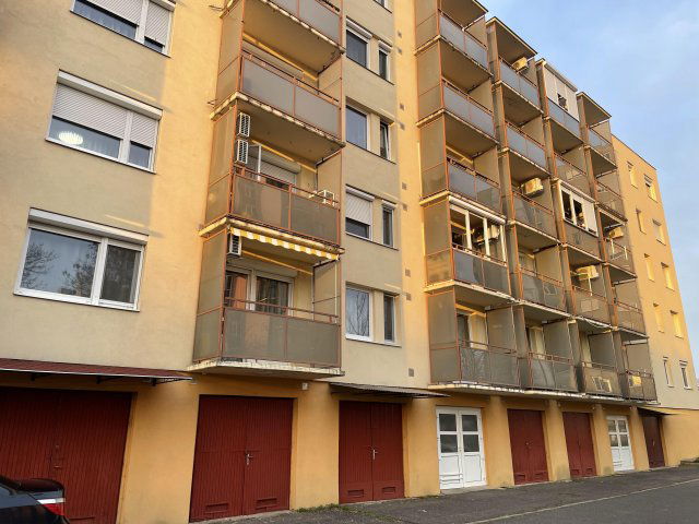 Eladó panellakás, Tiszaújvárosban, József Attila úton