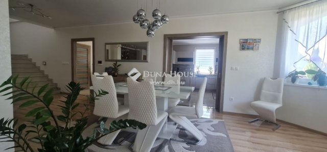 Eladó családi ház, Üllőn 324.9 M Ft, 6 szobás